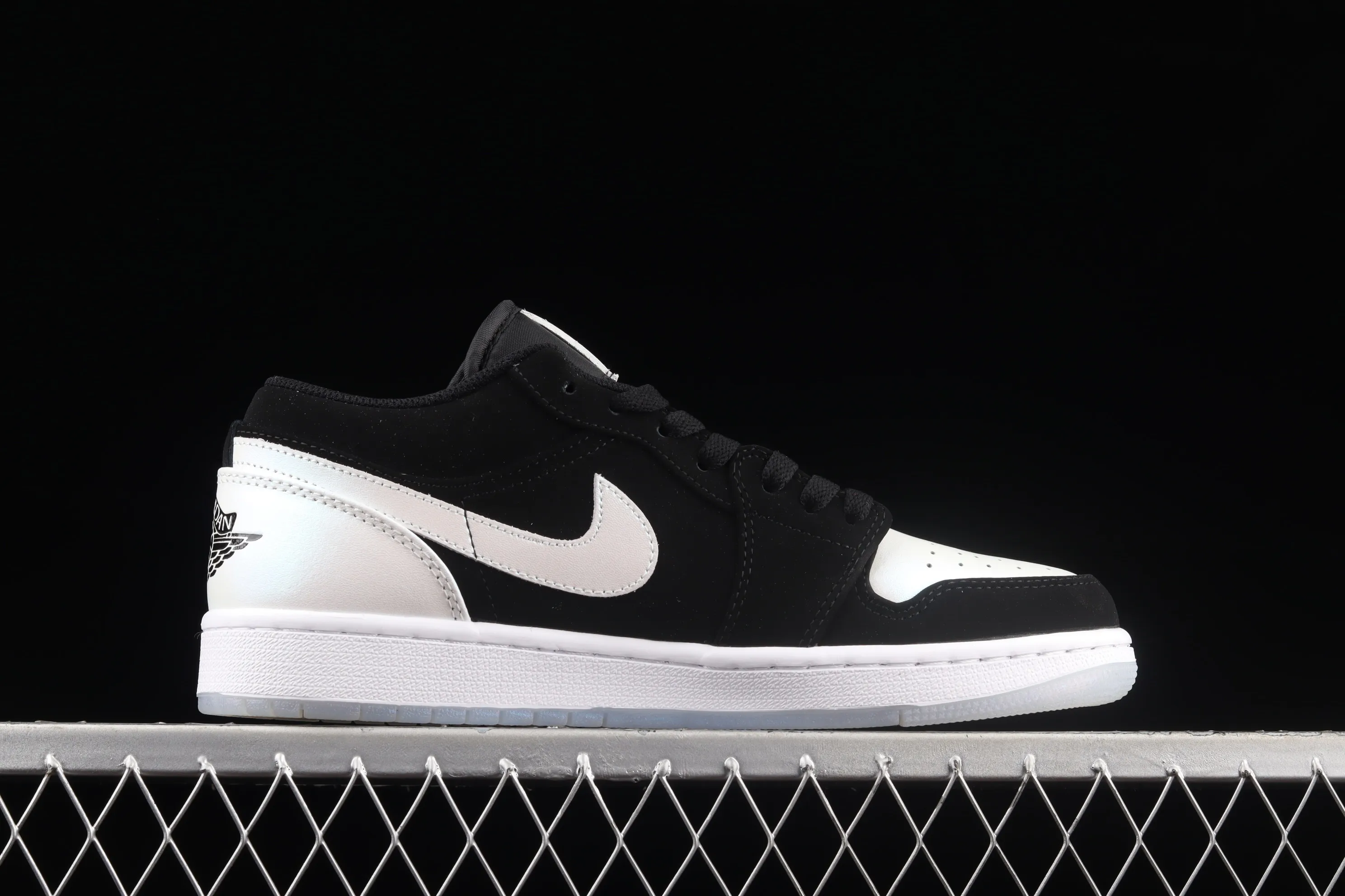 All categories Air Jordan Jordan series basketball shoes Air Jordan 1 Low Air Jordan 1 AJ1 Joe 1 black and white laser low-top retro cultural basketball shoes DH6931-001